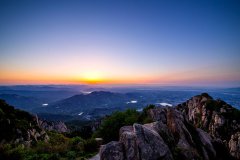 “团队力量”：人心齐泰山移