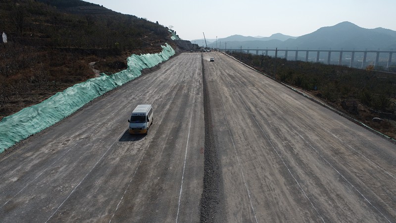 临临高速六标首段路基路床交验完成