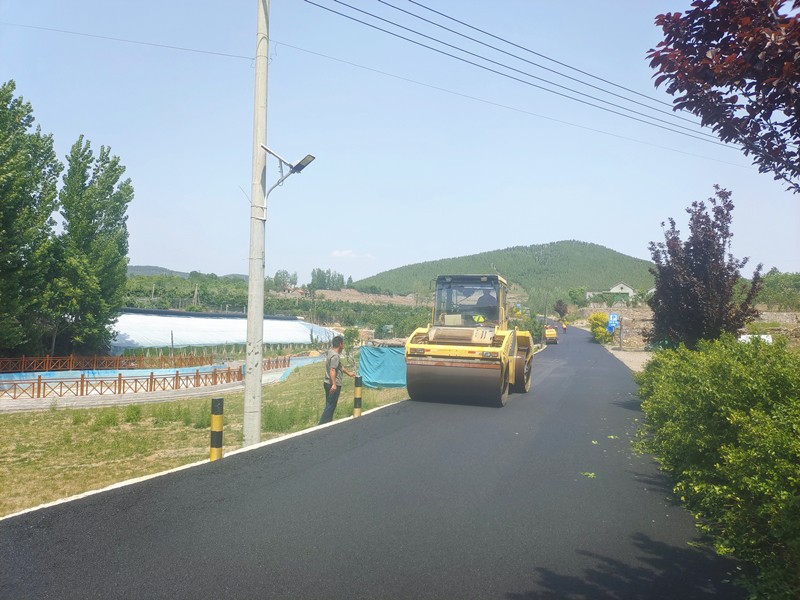 仓粮峪通村路沥青路面施工